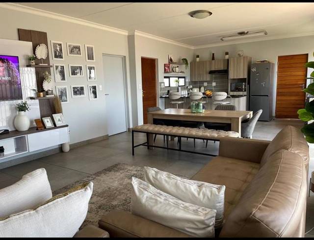 3 BEDROOM HOUSE FOR SALE IN THATCHFIELD